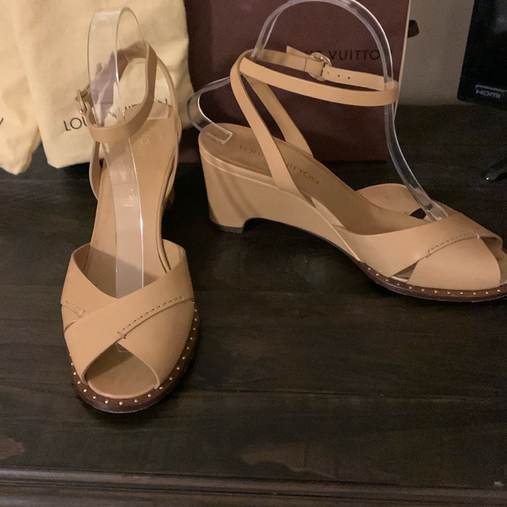 Louis Vuitton Wedge Sandals with Leather Straps and Adjustable Ankle Closure - Picture 2 of 16
